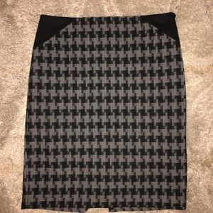 Houndstooth Limited Pencil skirt